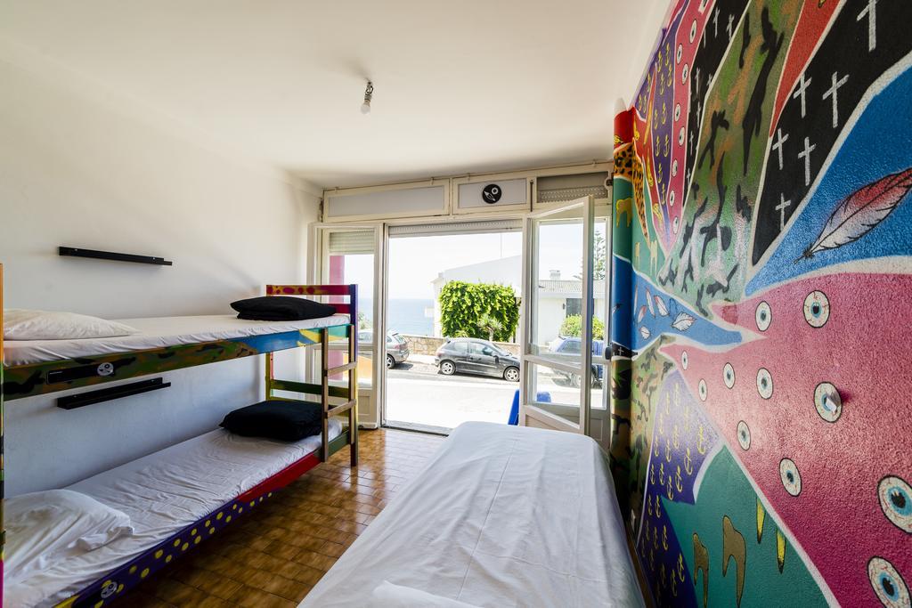 & Surfcamp 55 Hostel Ericeira