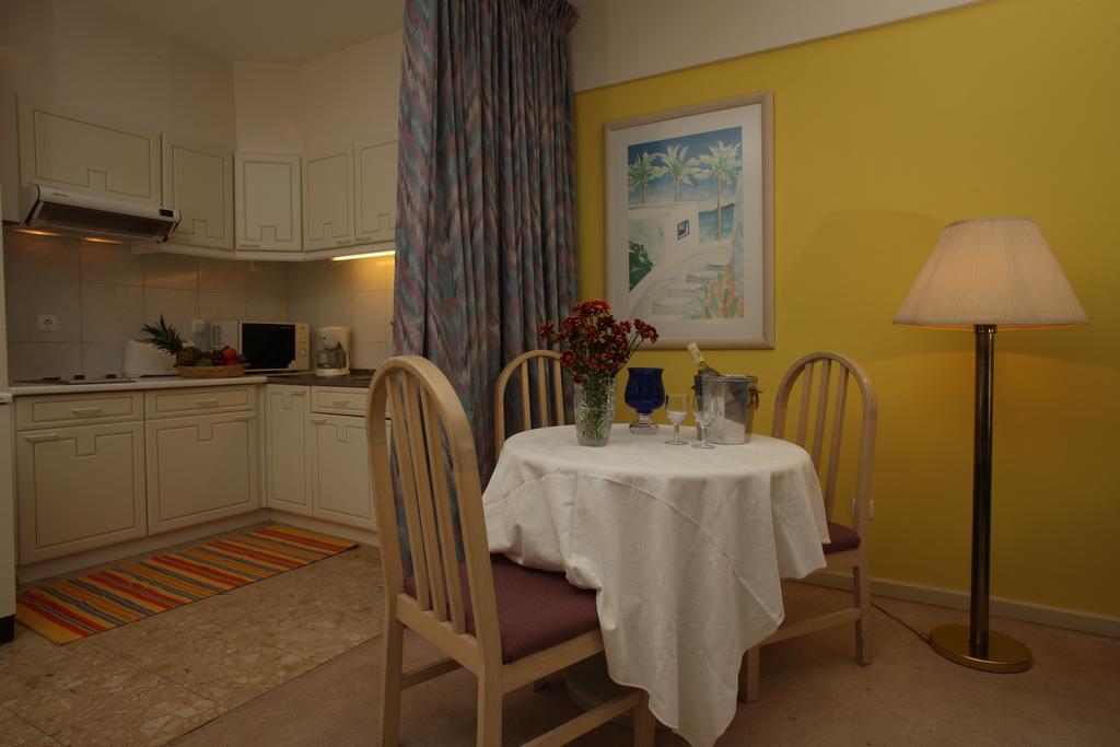 Aparthotel Bay 4*