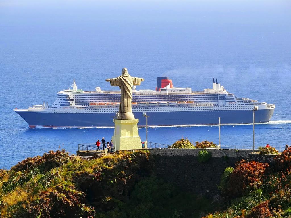 Araujo Da Costa By Hr Madeira Villa *