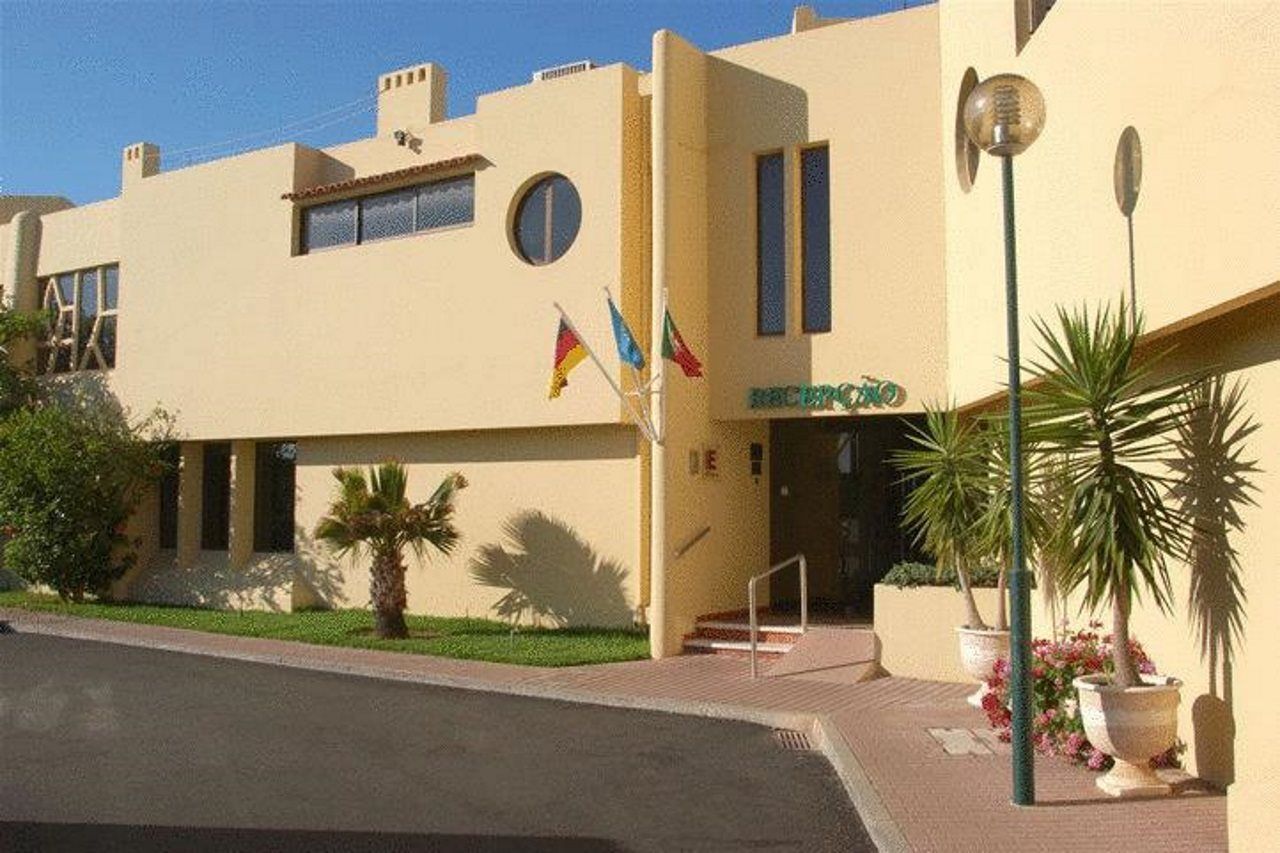 Da Lota - Beachfront Hotel