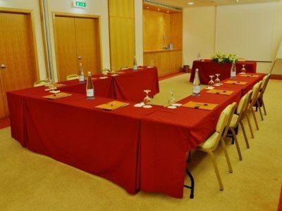 Neat Avenida Hotel 3*