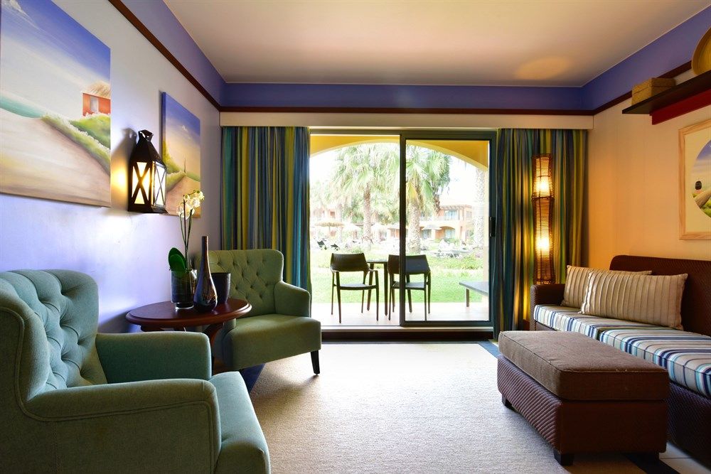 Hotel & 4*