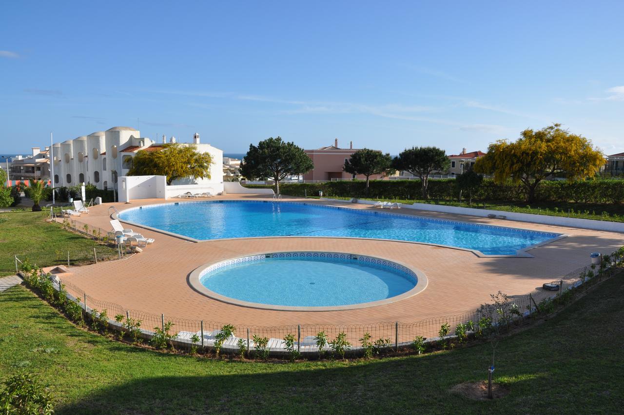 Com Piscina Em Alporchinhos *
