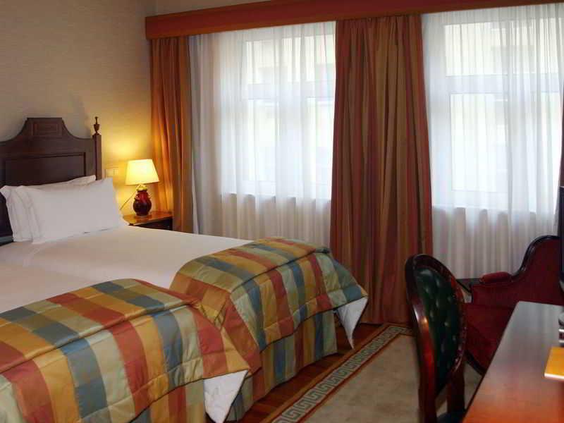 Portobay Marques Hotel 4*