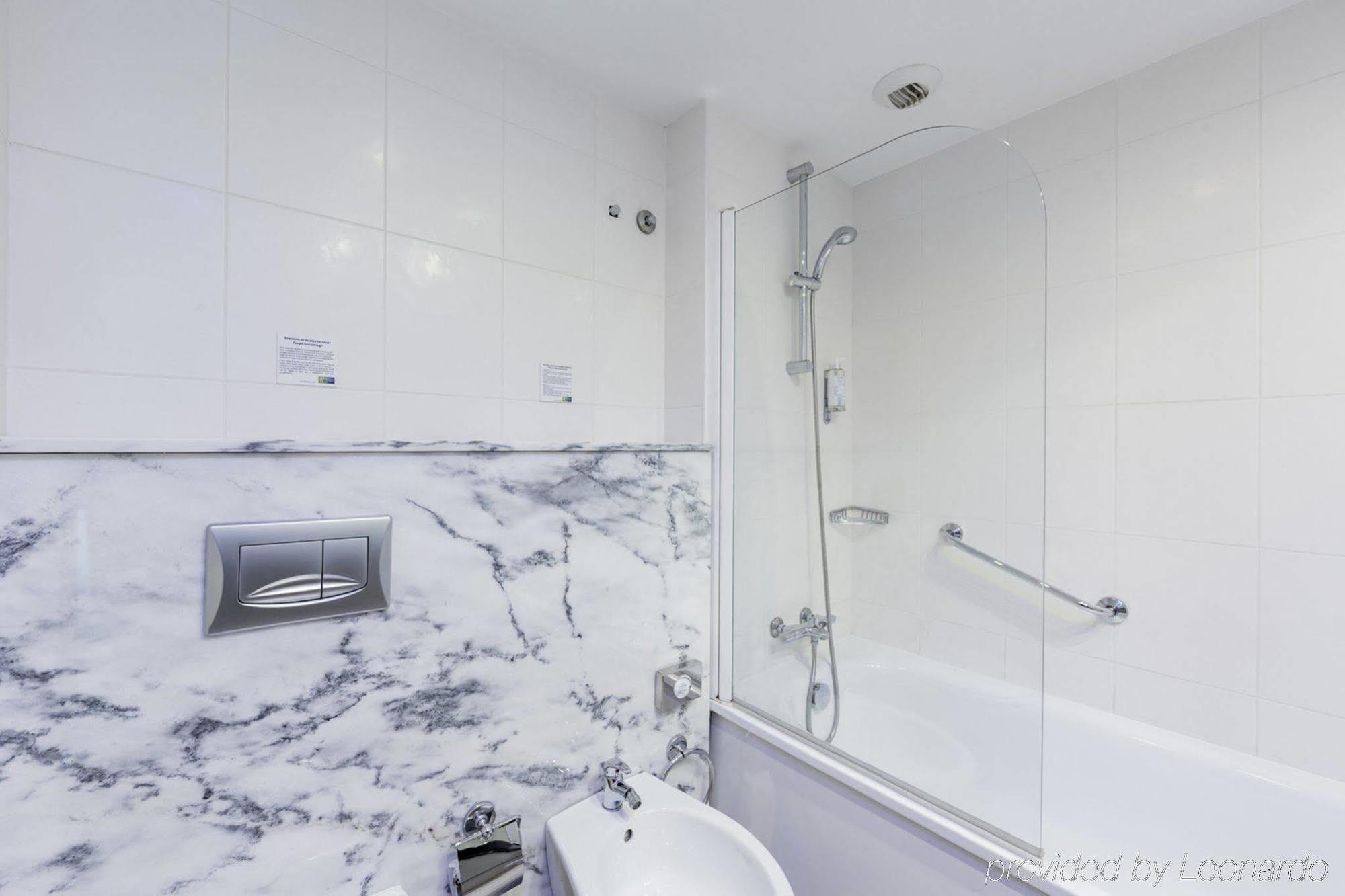 Express Lisbon Airport By Ihg 3*