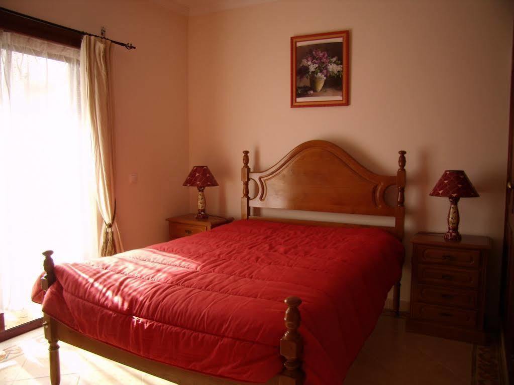 1000 Roses Aparthotel *