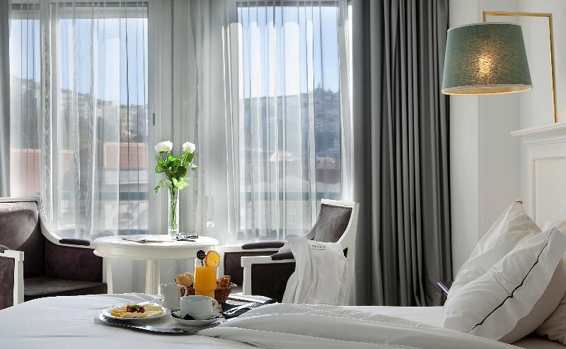 Tivoli Hotel 4*