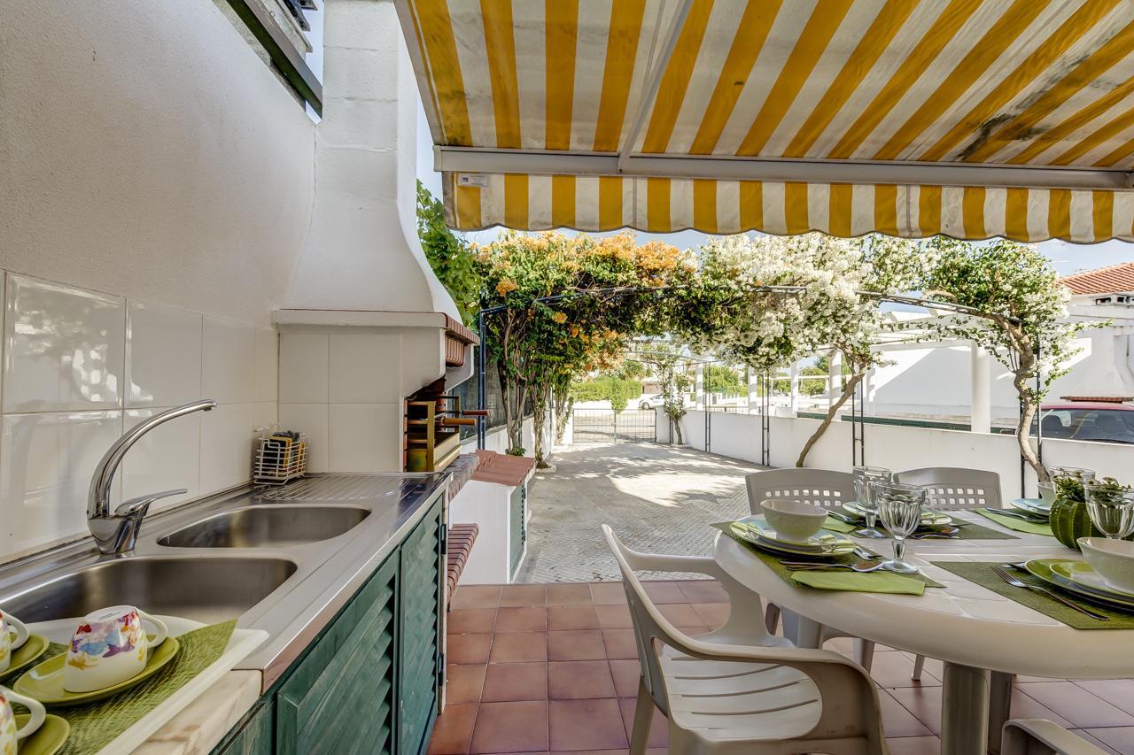 Villa Bougainvilleas - Private Pool And Parking, Nearby Altura