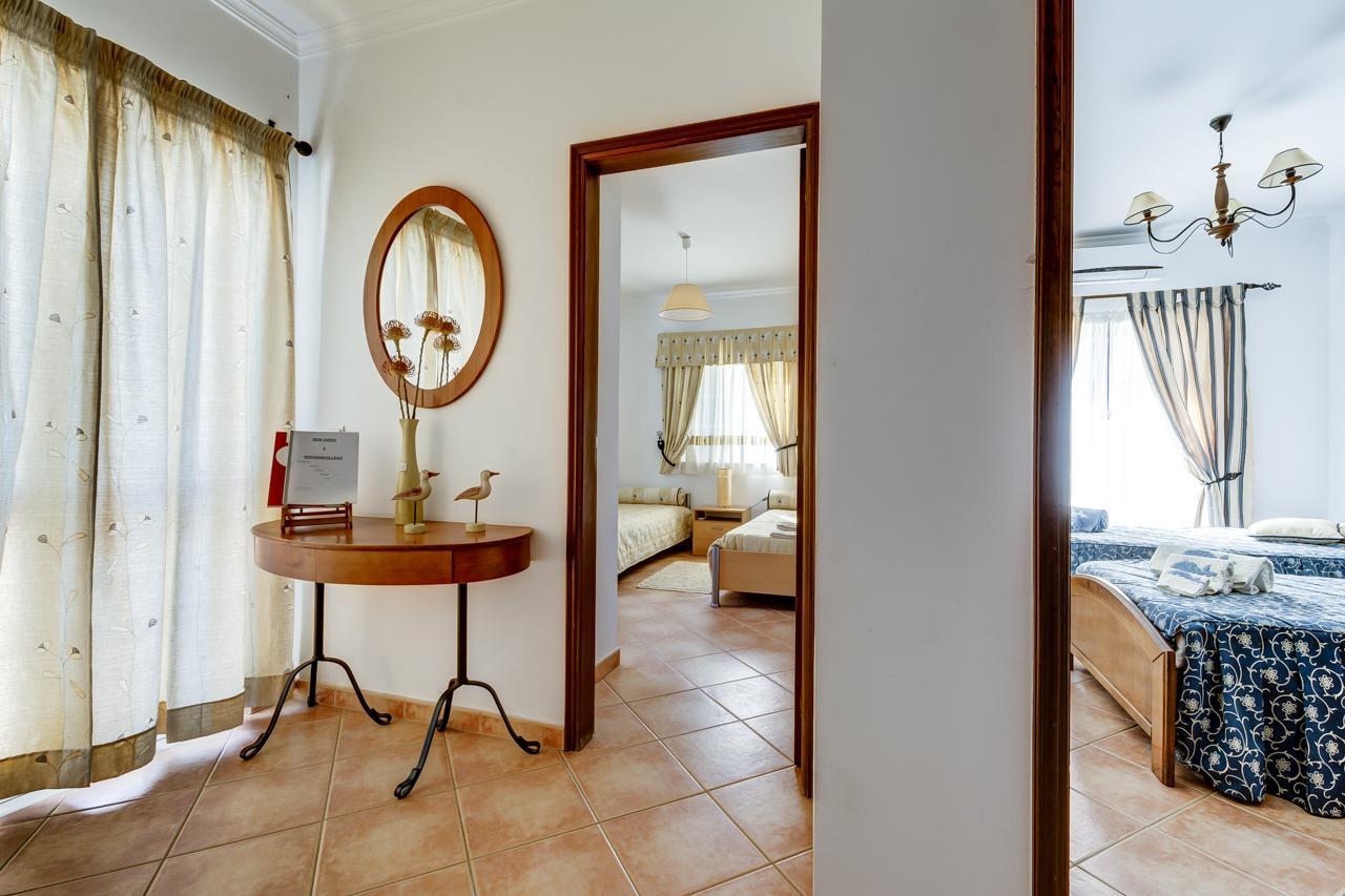 Villa Bougainvilleas - Private Pool And Parking, Nearby Altura