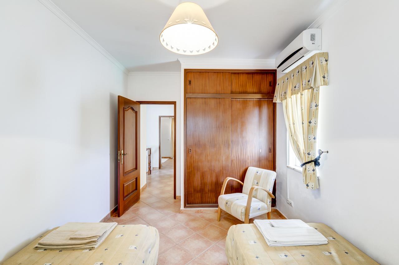 Bougainvilleas - Private Pool And Parking, Nearby Villa