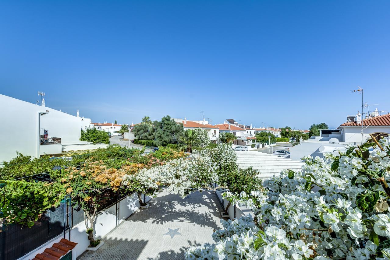 Villa Bougainvilleas - Private Pool And Parking, Nearby