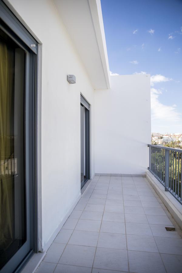 B04 - Luxury 2 Bed W Terrace Pool Appartement *