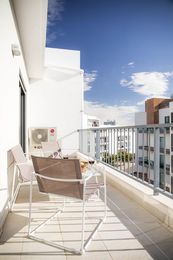 B04 - Luxury 2 Bed W Terrace Pool