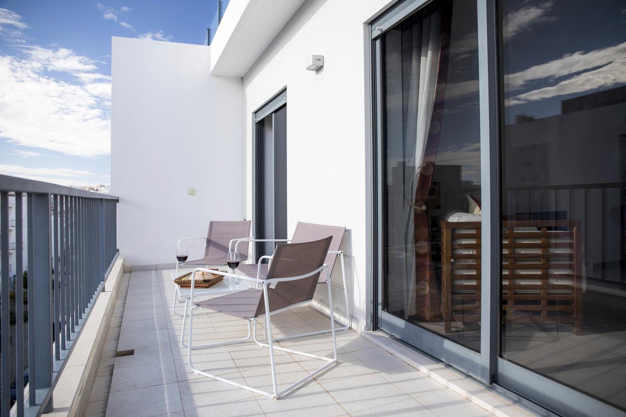 B04 - Luxury 2 Bed W Terrace Pool