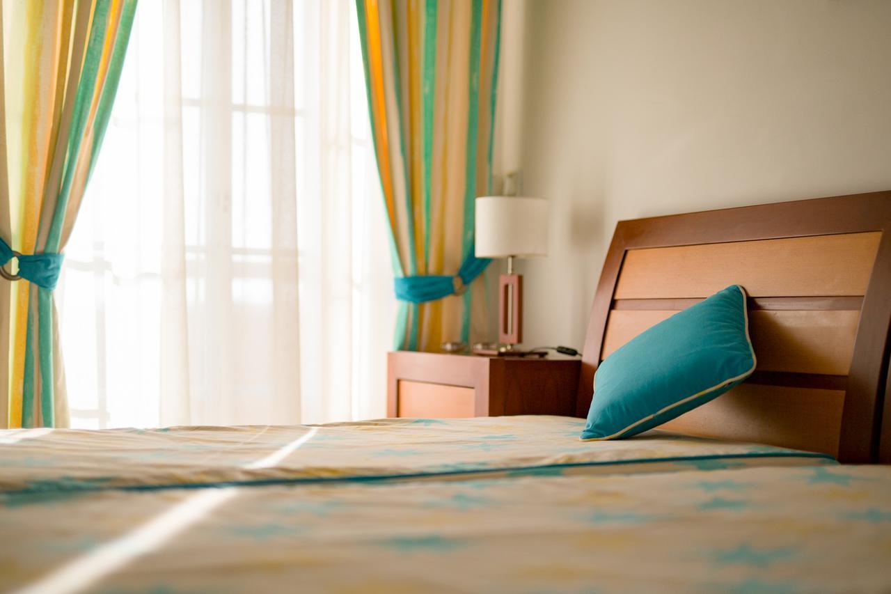 Prime - 5 Suites, Private Pool And Parking, Walk To