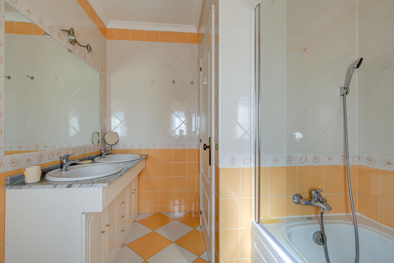 Prime - 5 Suites, Private Pool And Parking, Walk To *