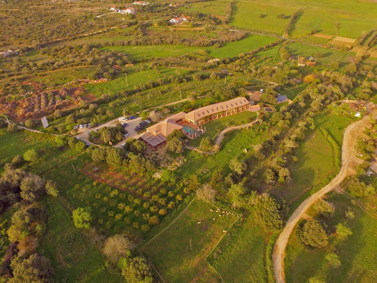 Agroturismo Casa Do Vale Da Lama Ecohotel & Retreat Centre In A Farm Odiáxere