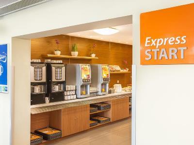 Hotel Express Lisbon Airport By Ihg