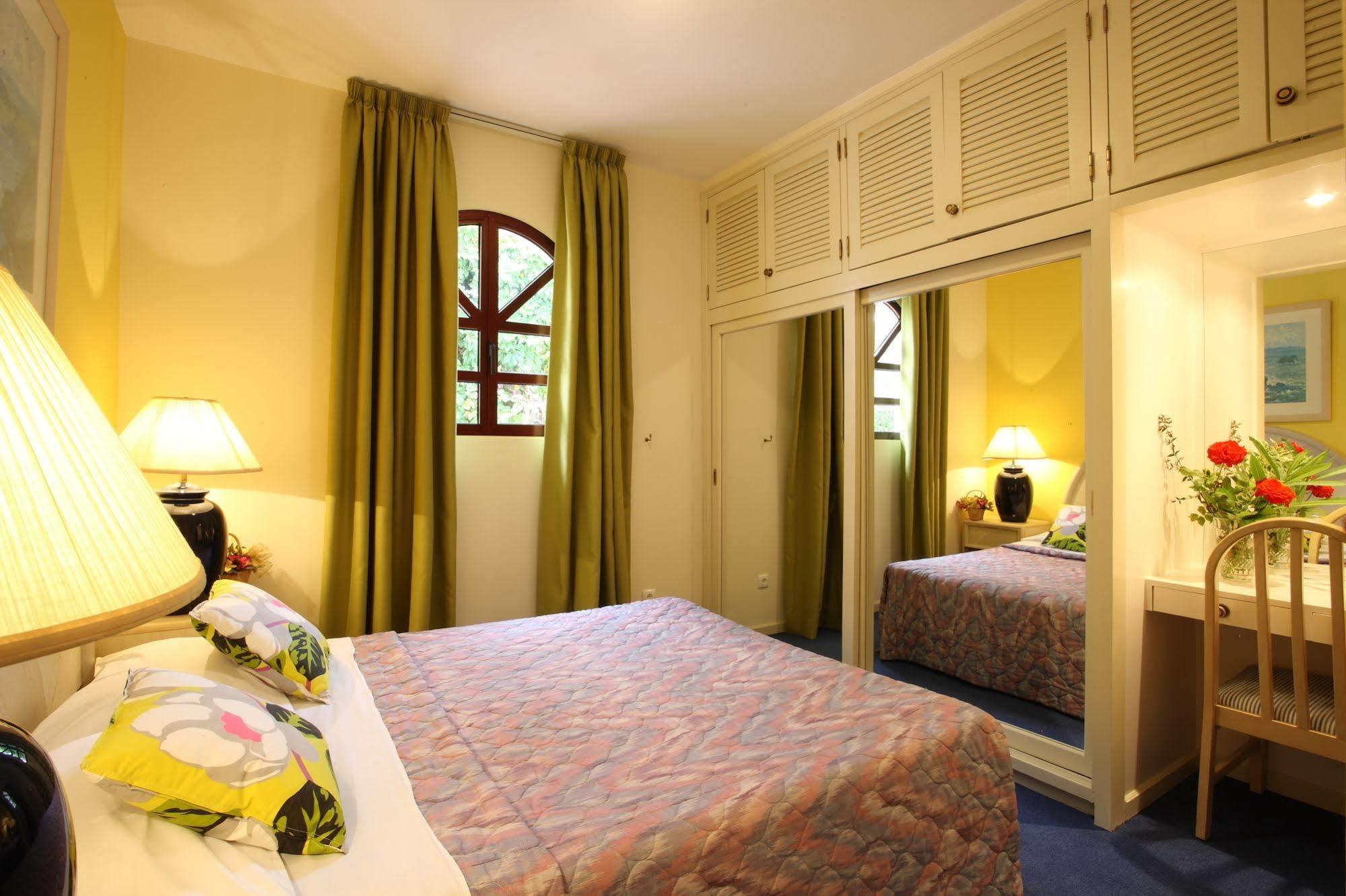 Bay Aparthotel 4*