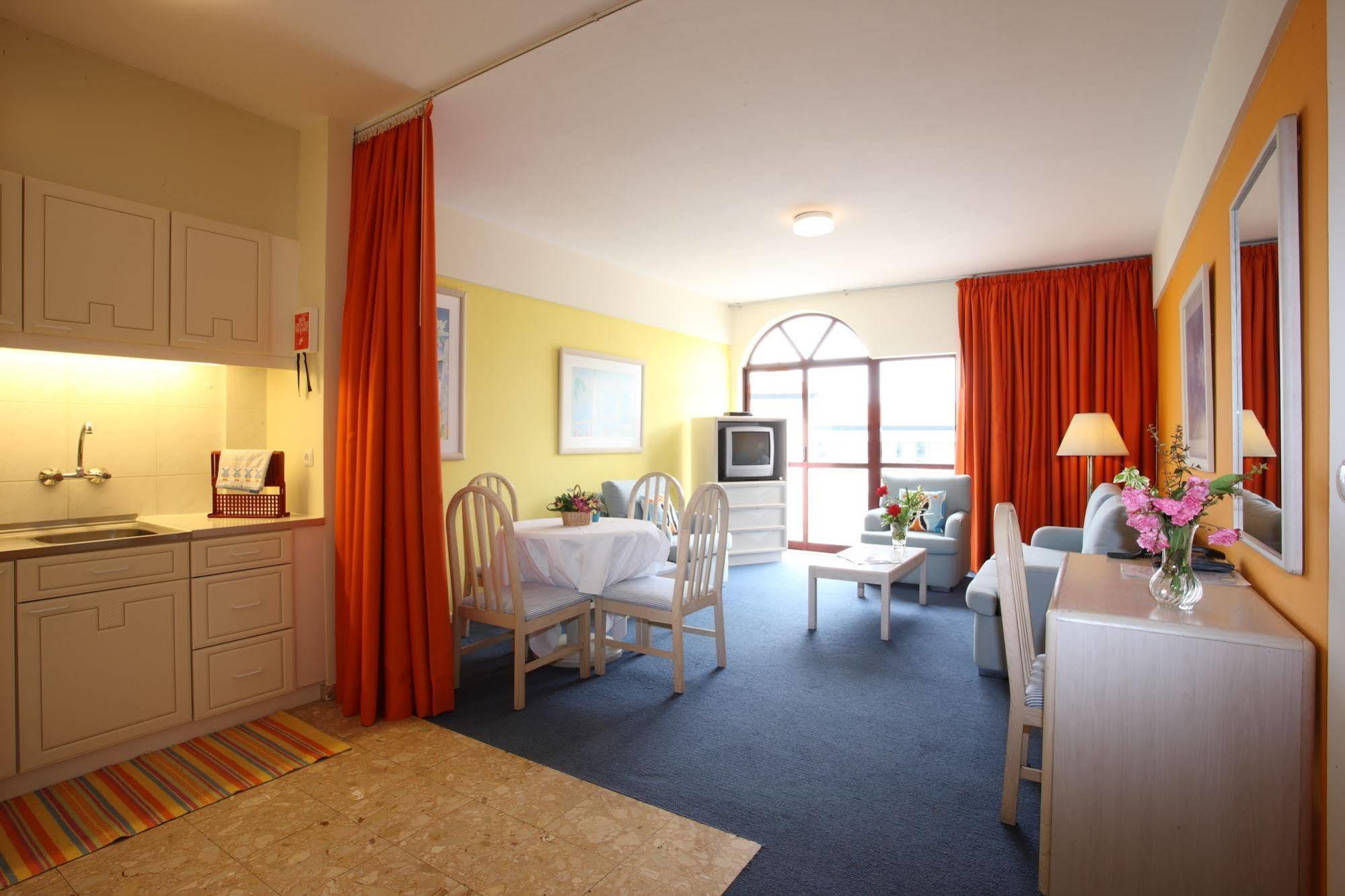 Aparthotel Bay 4*