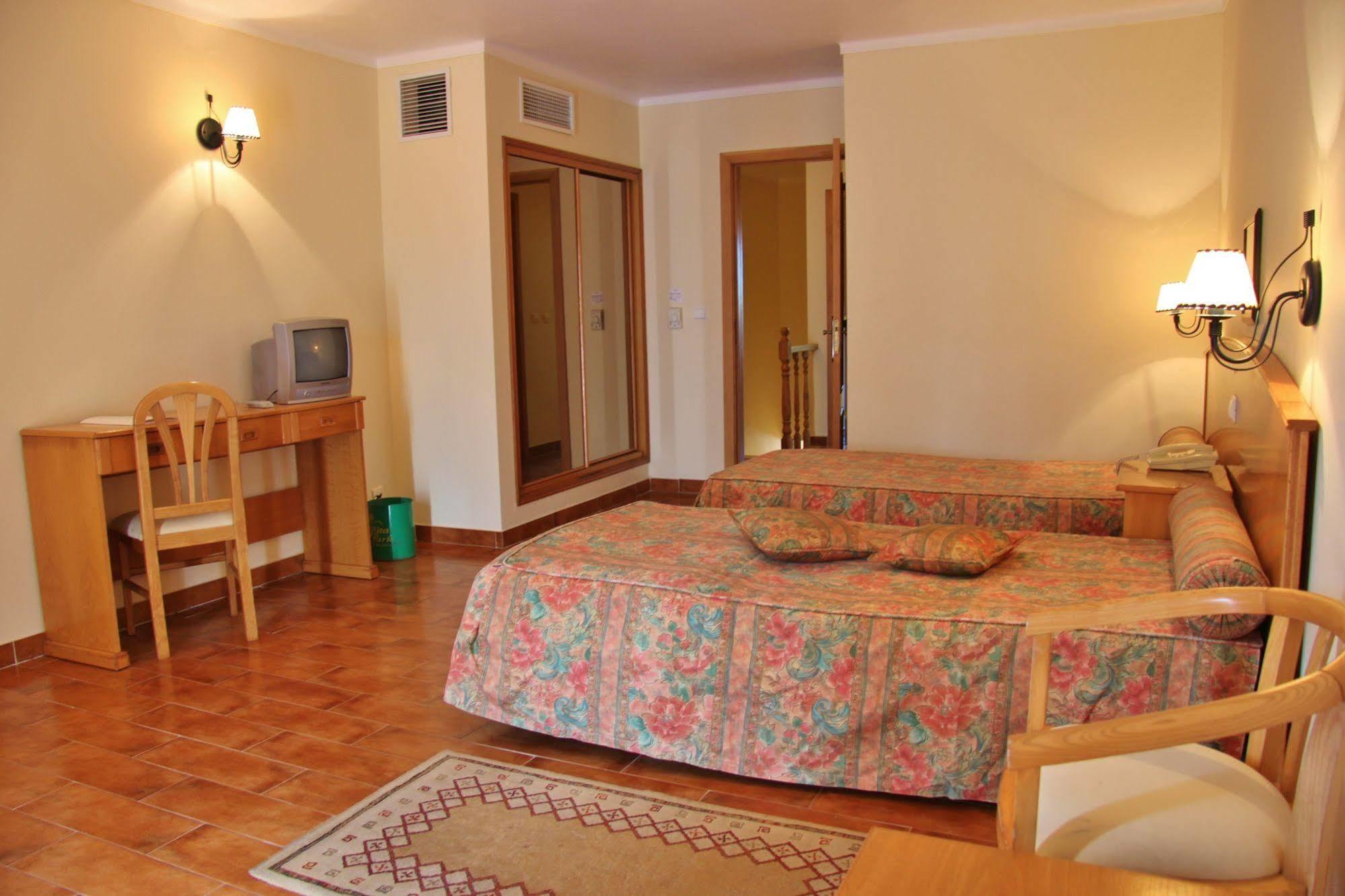 Hotel Mh Dona Rita 3*