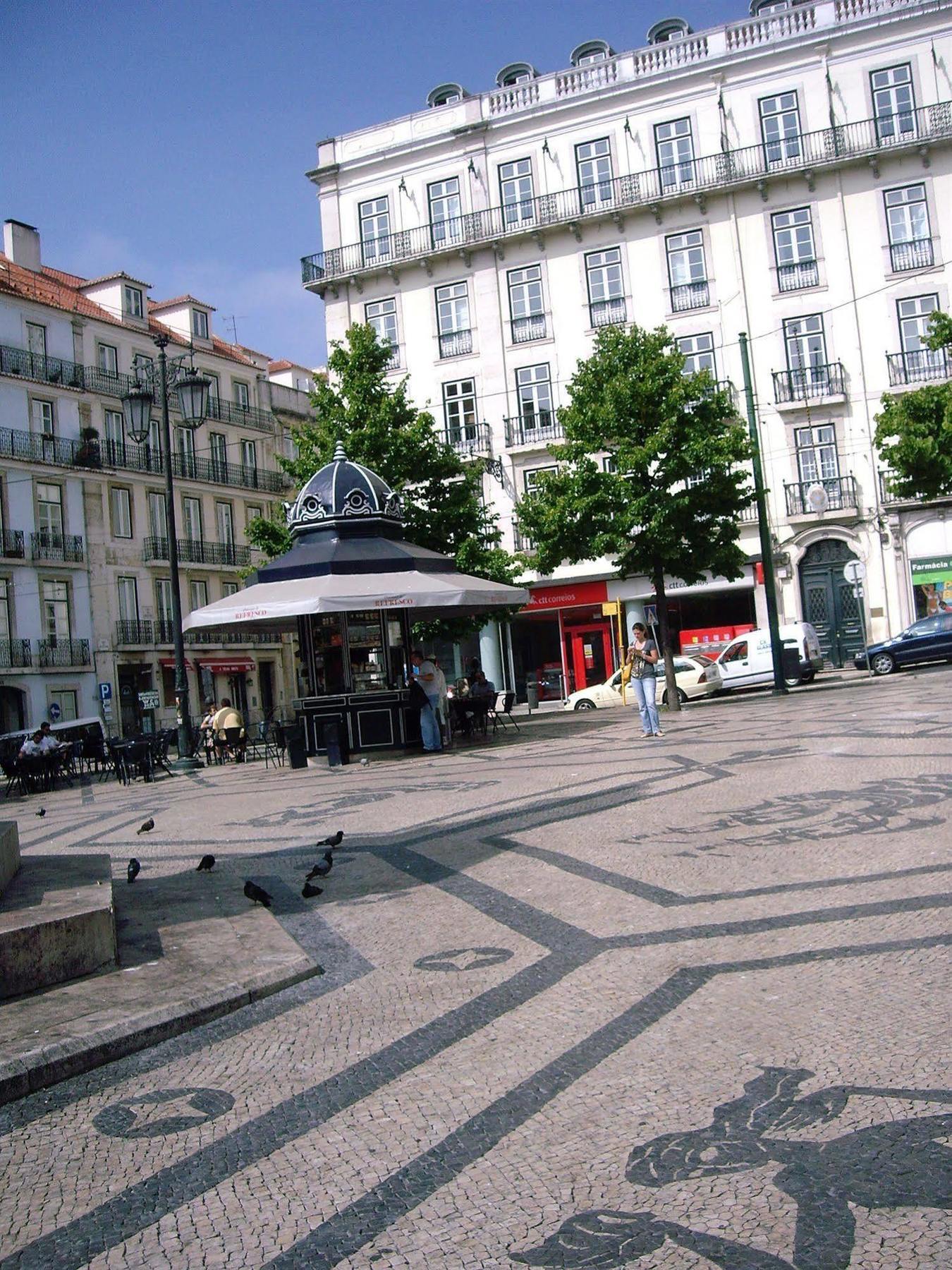 Residencial Camoes Bed & Breakfast 2*