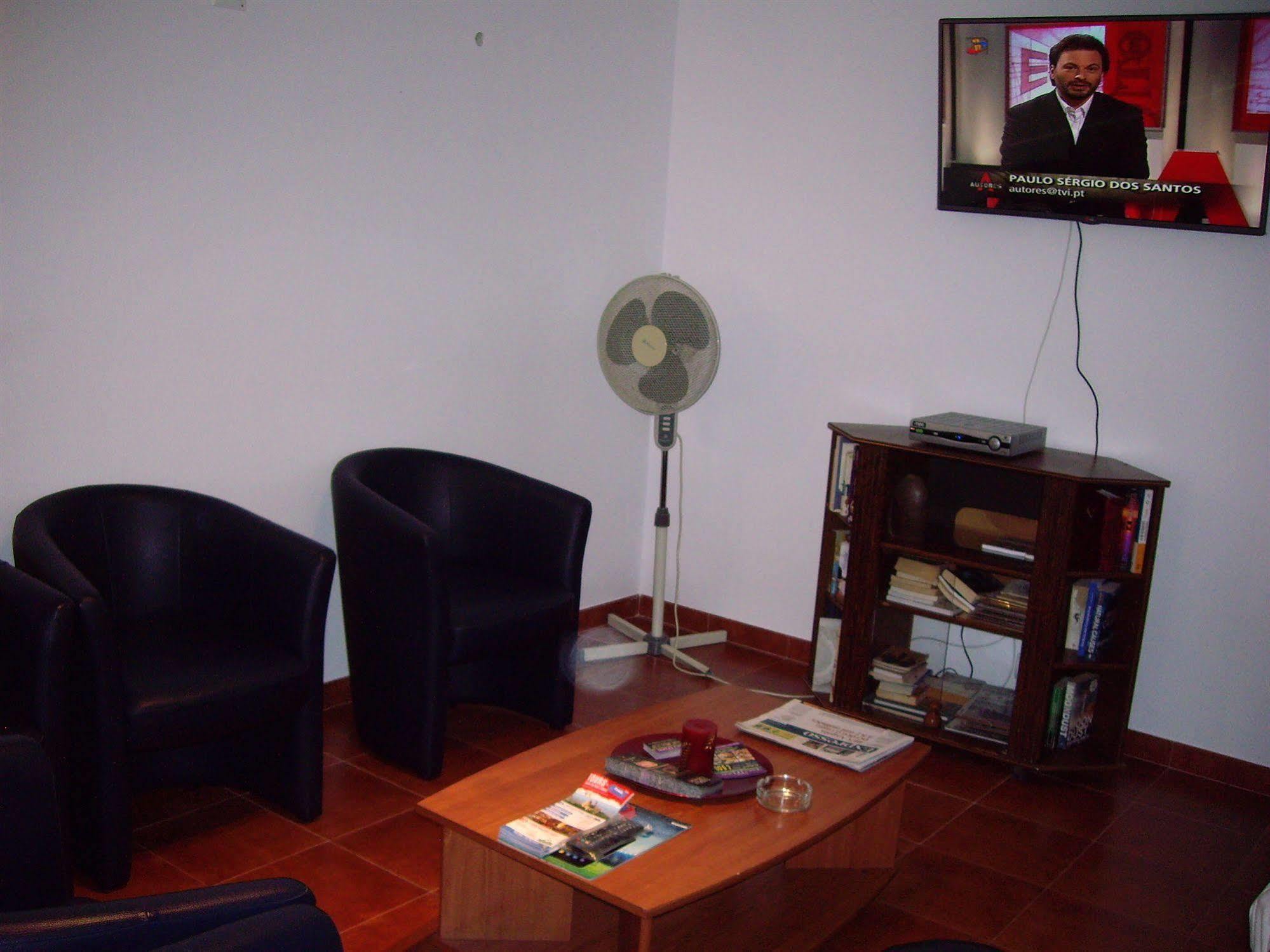 Residencial Camoes Bed & Breakfast 2*