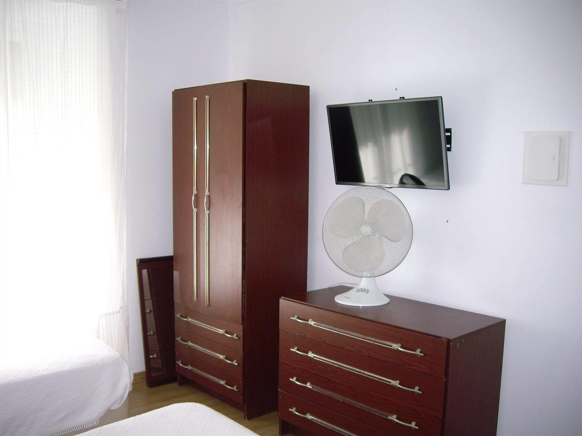 Bed & Breakfast Residencial Camoes 2*