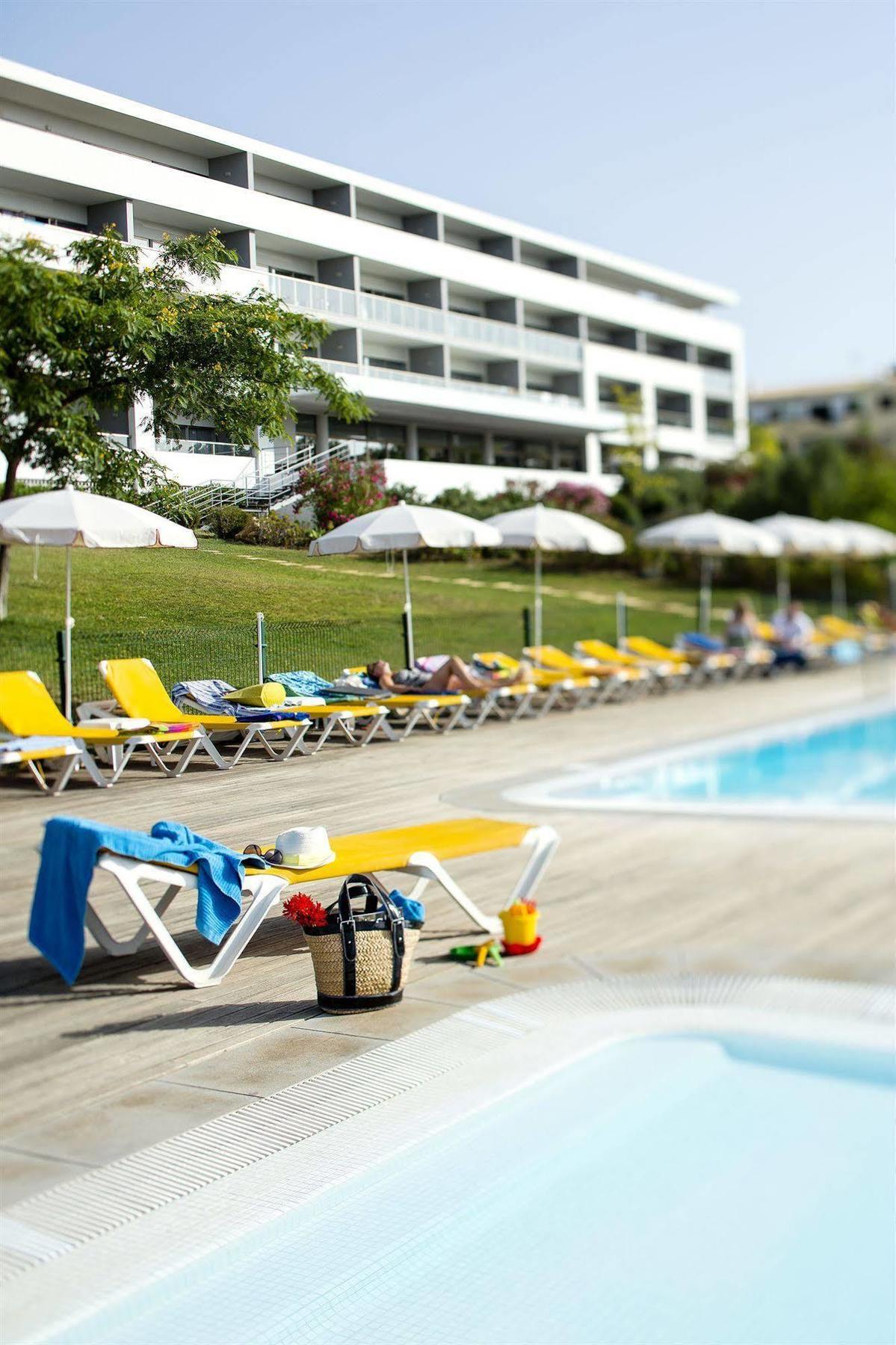 Pelican Aparthotel 4*