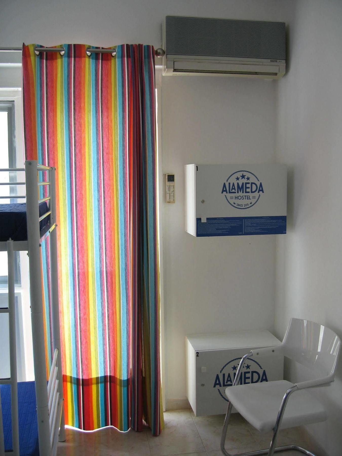 Alameda Hostal *