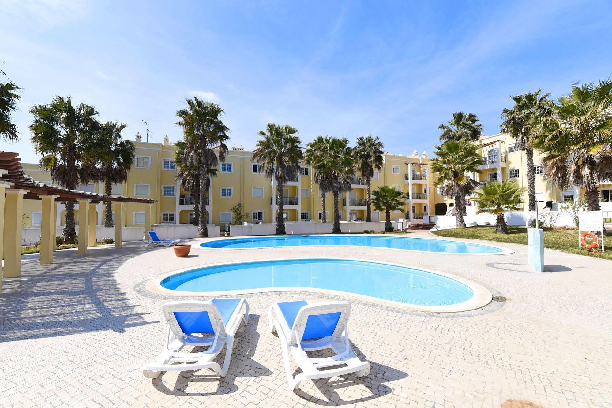 Da Lota - Beachfront Aparthotel