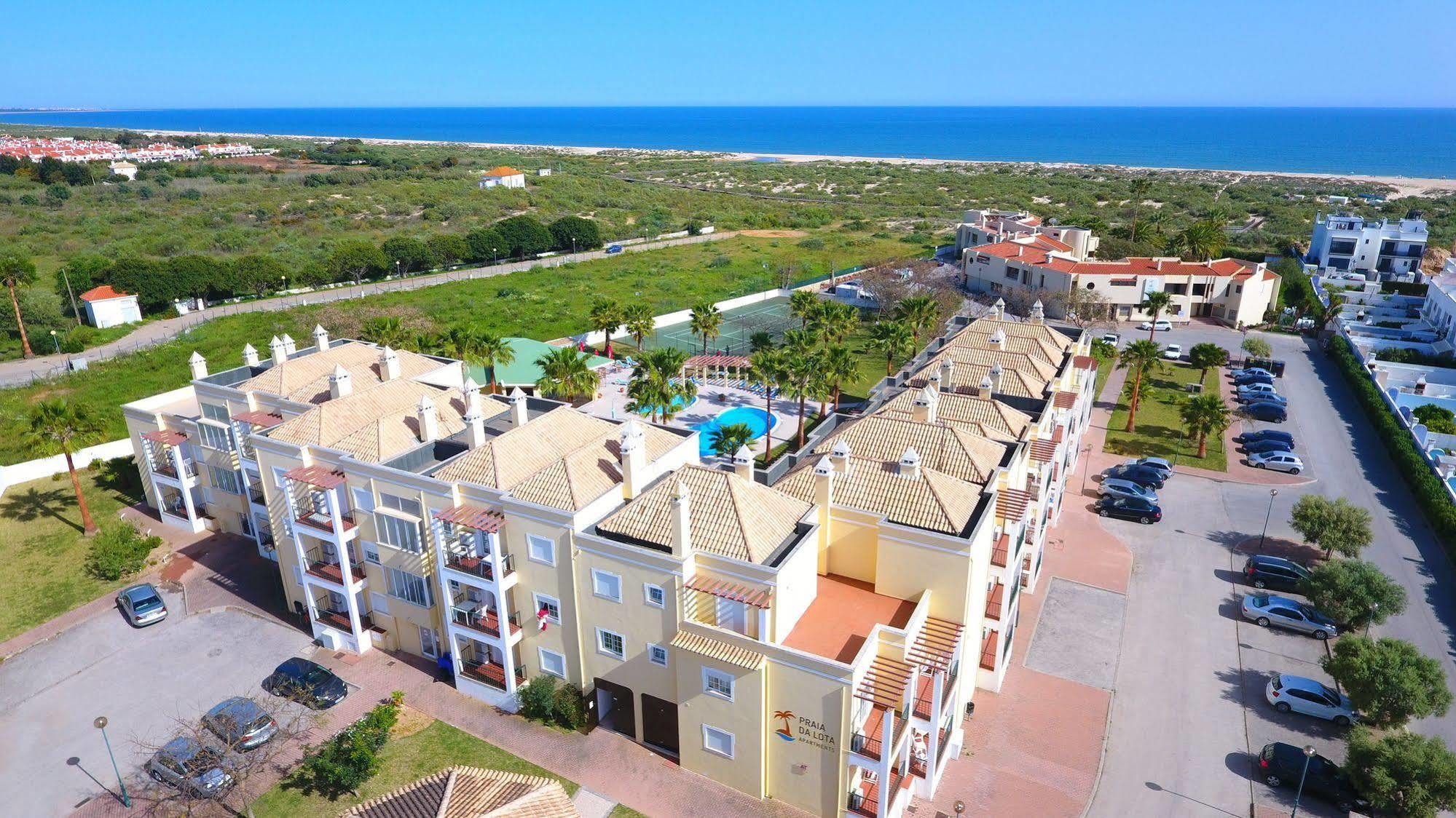 Da Lota - Beachfront Aparthotel