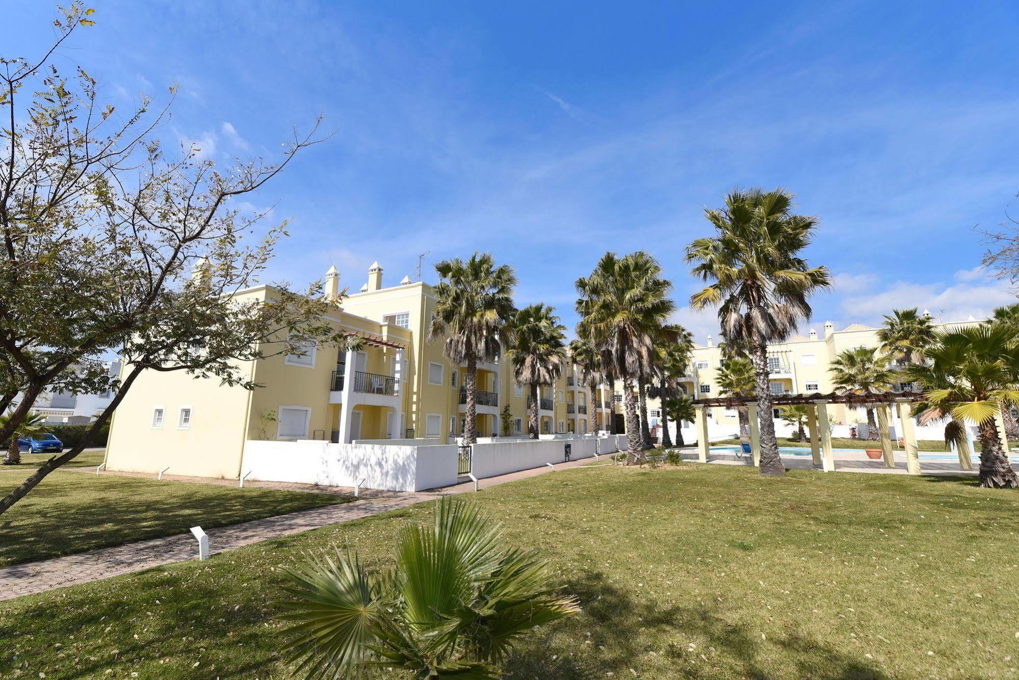 Da Lota - Beachfront Aparthotel