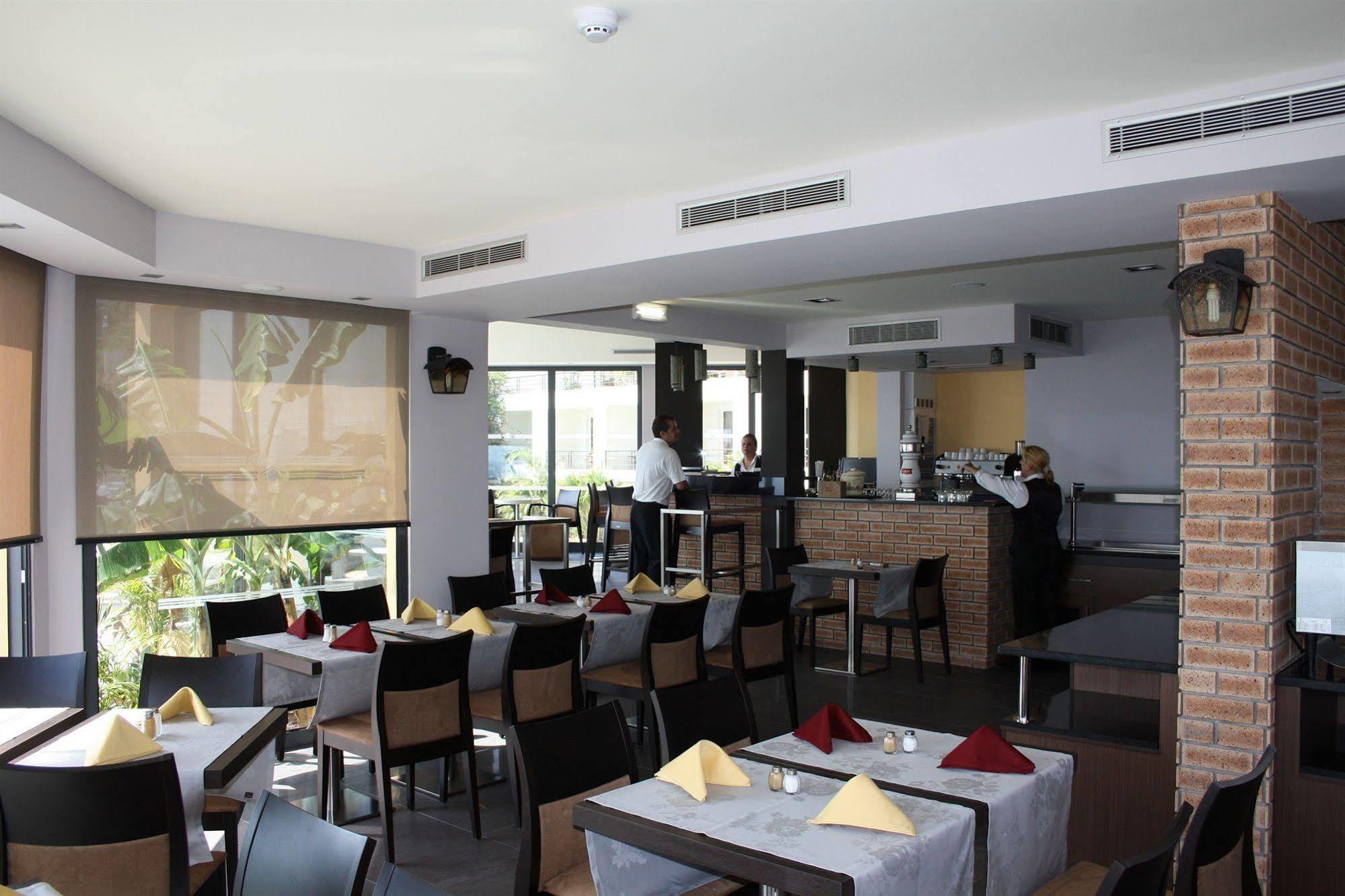Hotel Cais Da Oliveira 4*