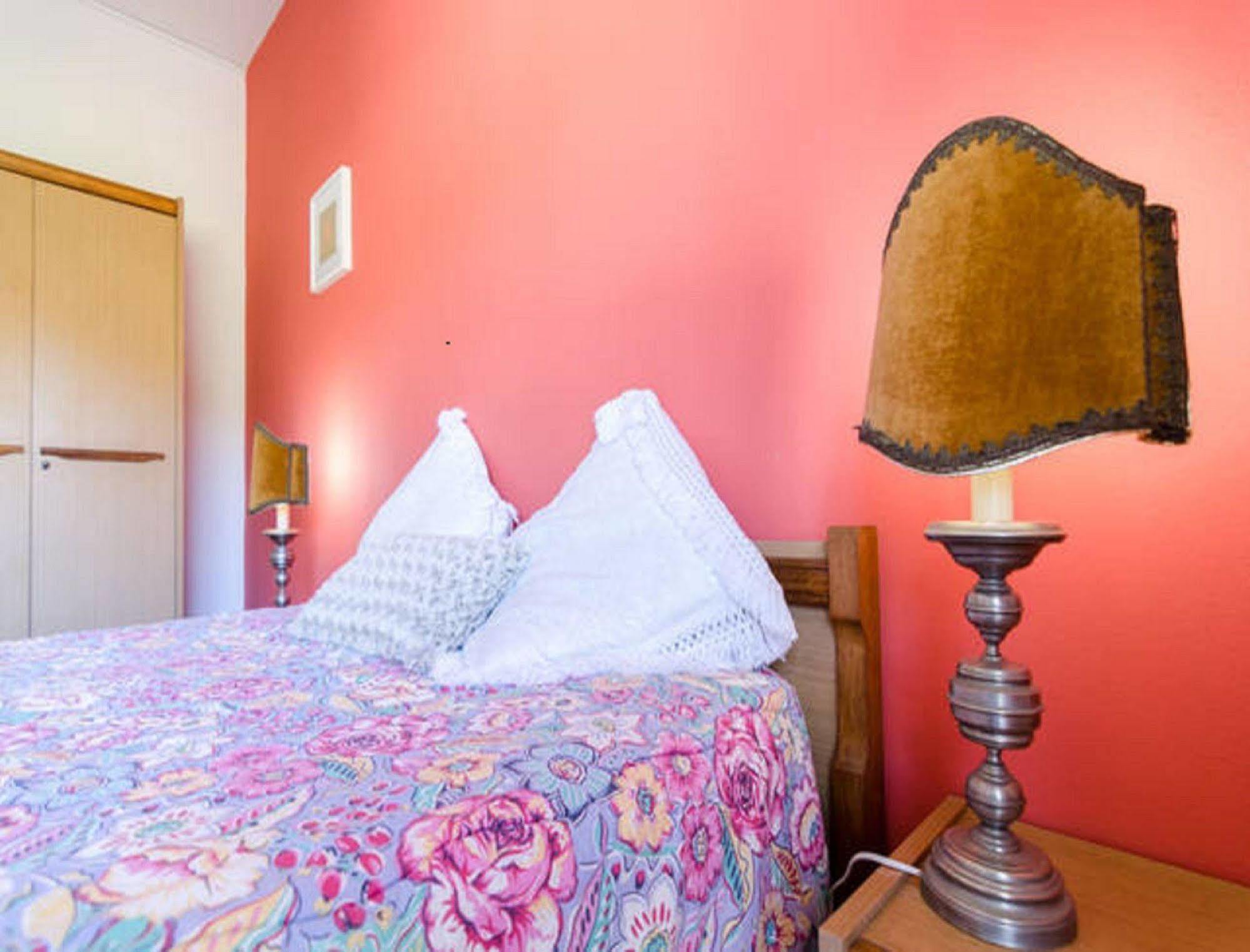 Guest house Vale Do Sol 3*