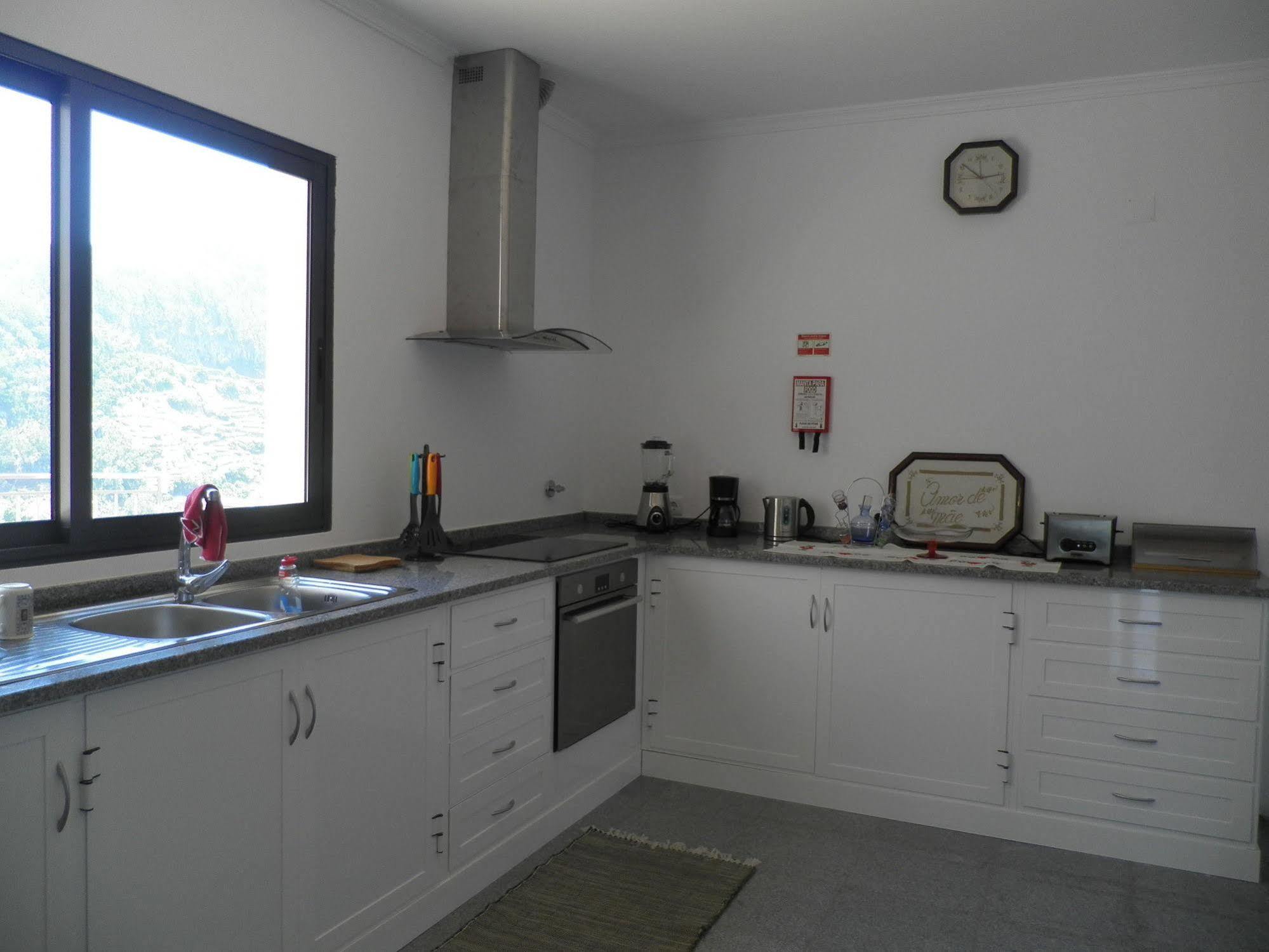 Luz - Family House Vacations- Large Private Outdoor Area Santa Cruz (Madeira)