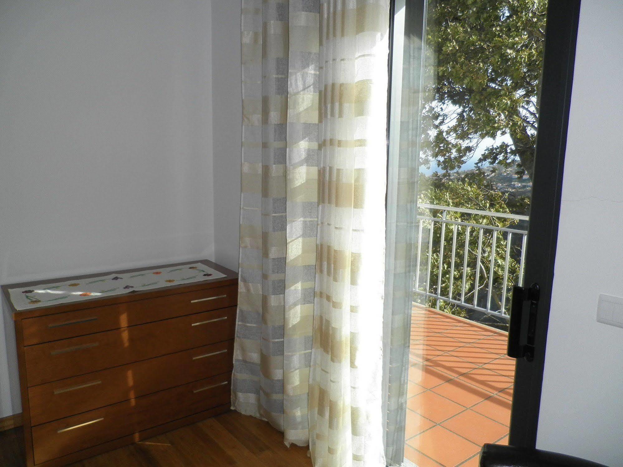 Luz - Family House Vacations- Large Private Outdoor Area Santa Cruz (Madeira)