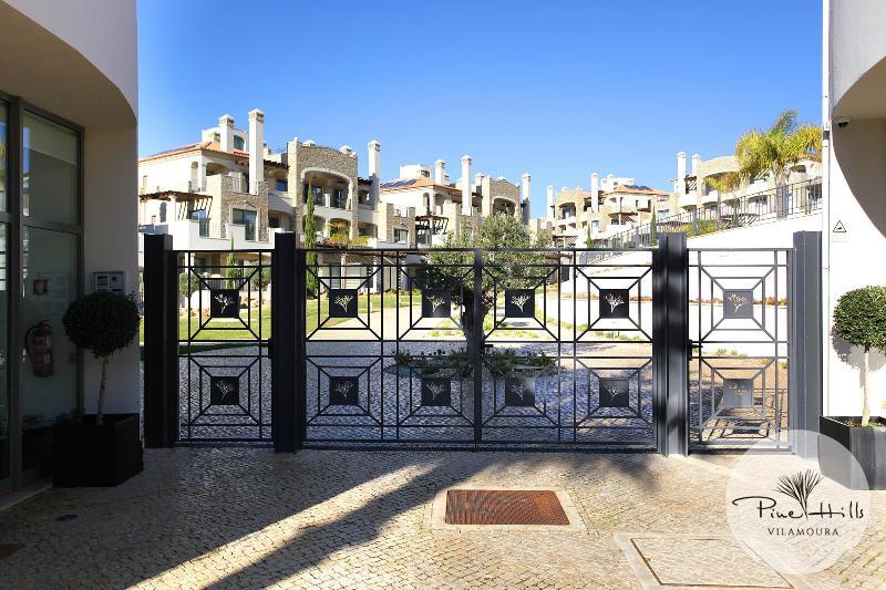 Resort Pine Hills Vilamoura 4*