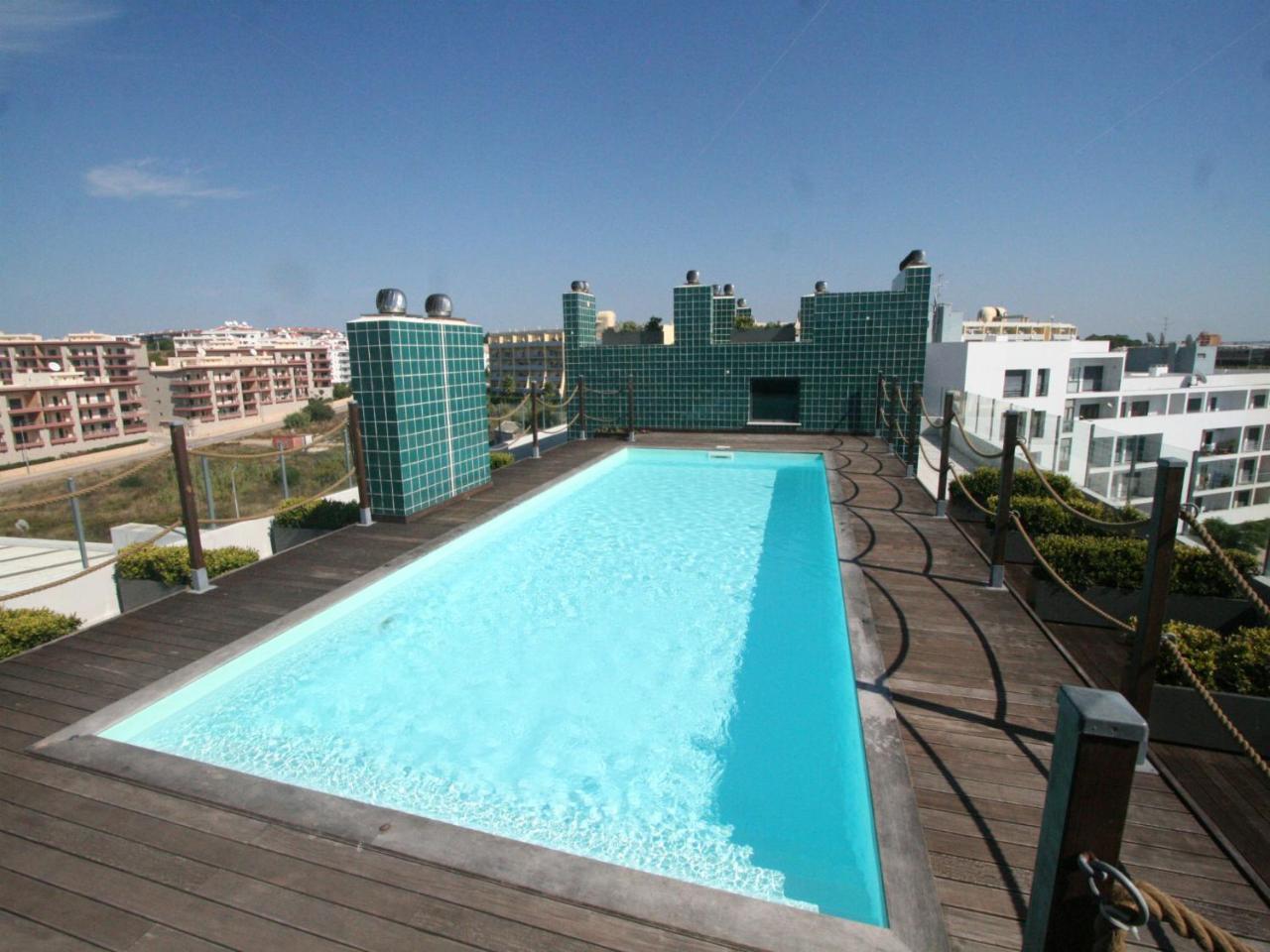 B04 - Luxury 2 Bed W Terrace Pool Lagos