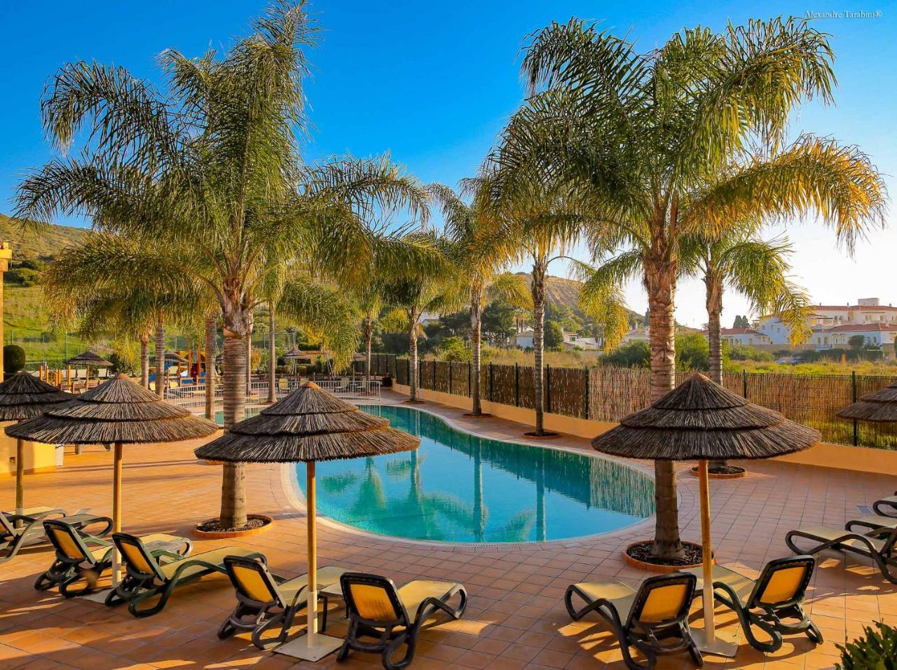 Luzbay Pool