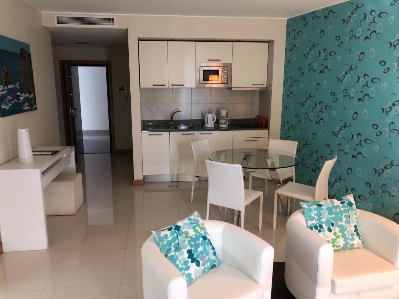 Dfm Happy Days Aparthotel Funchal (Madeira)