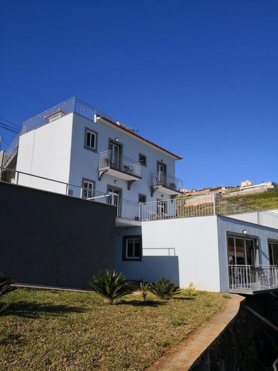 Calheta Place *