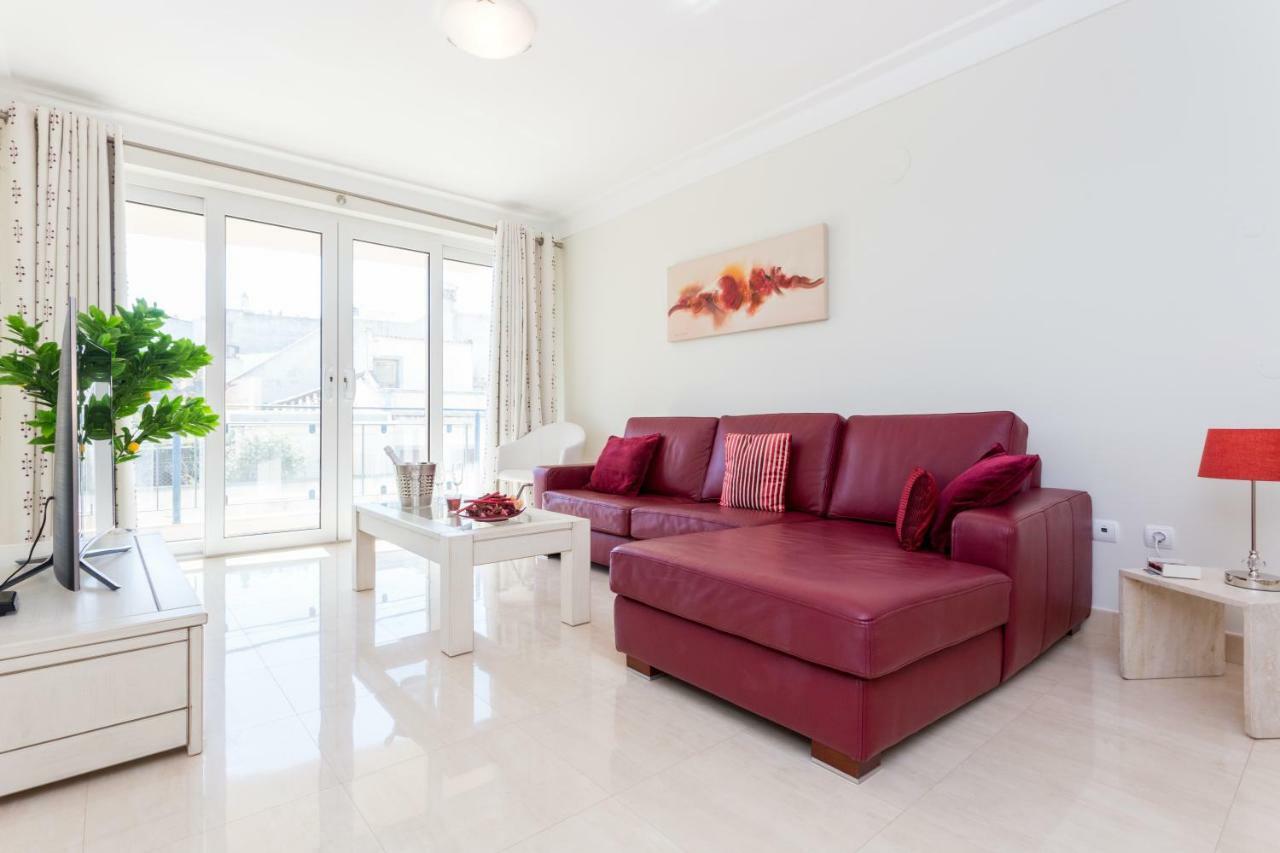 2 Bedroom Sea View Apartment, Private Parking *