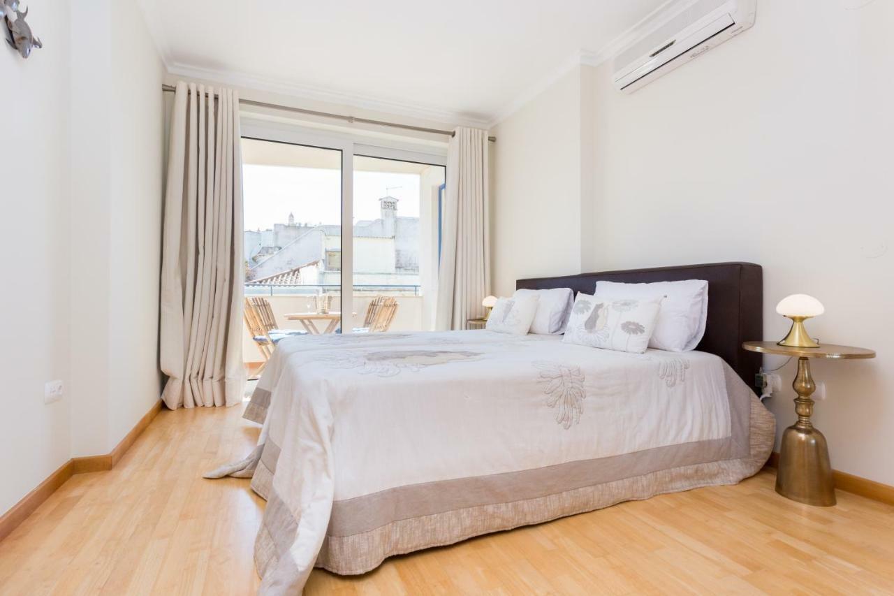 2 Bedroom Sea View Apartment, Private Parking *