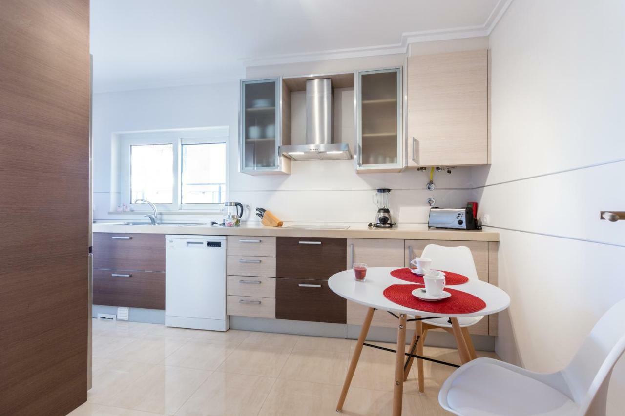 2 Bedroom Sea View Apartment, Private Parking *