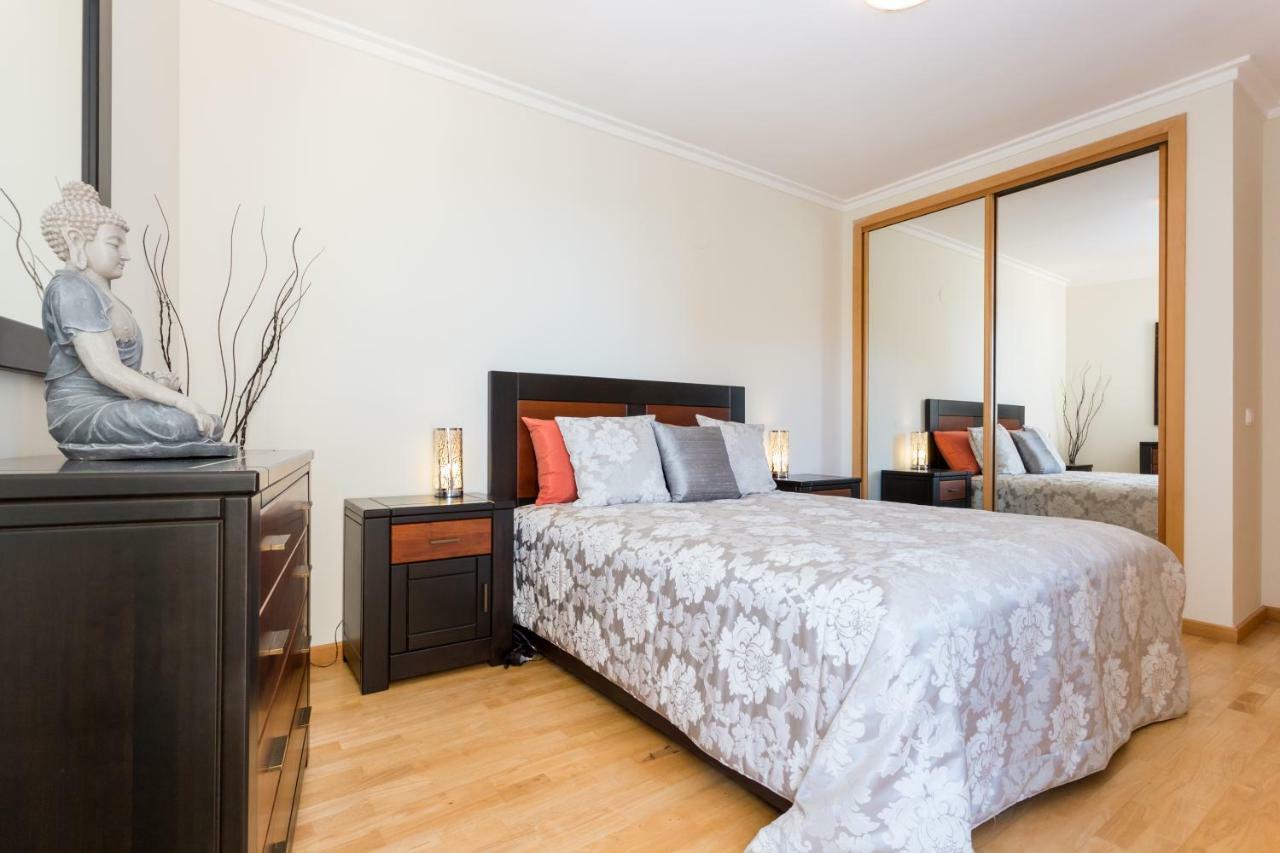 2 Bedroom Sea View Apartment, Private Parking * Lagos