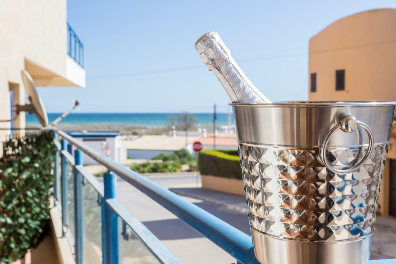 Appartement 2 Bedroom Sea View Apartment, Private Parking