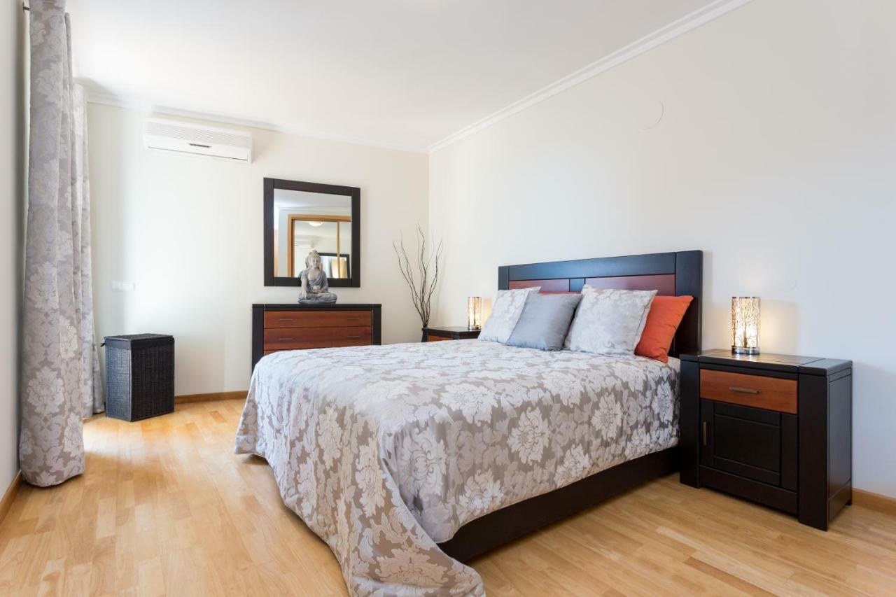 2 Bedroom Sea View Apartment, Private Parking *