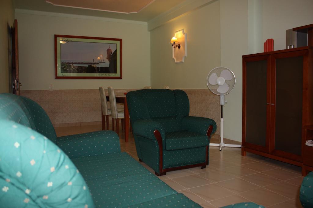 Atlantida Guest house *