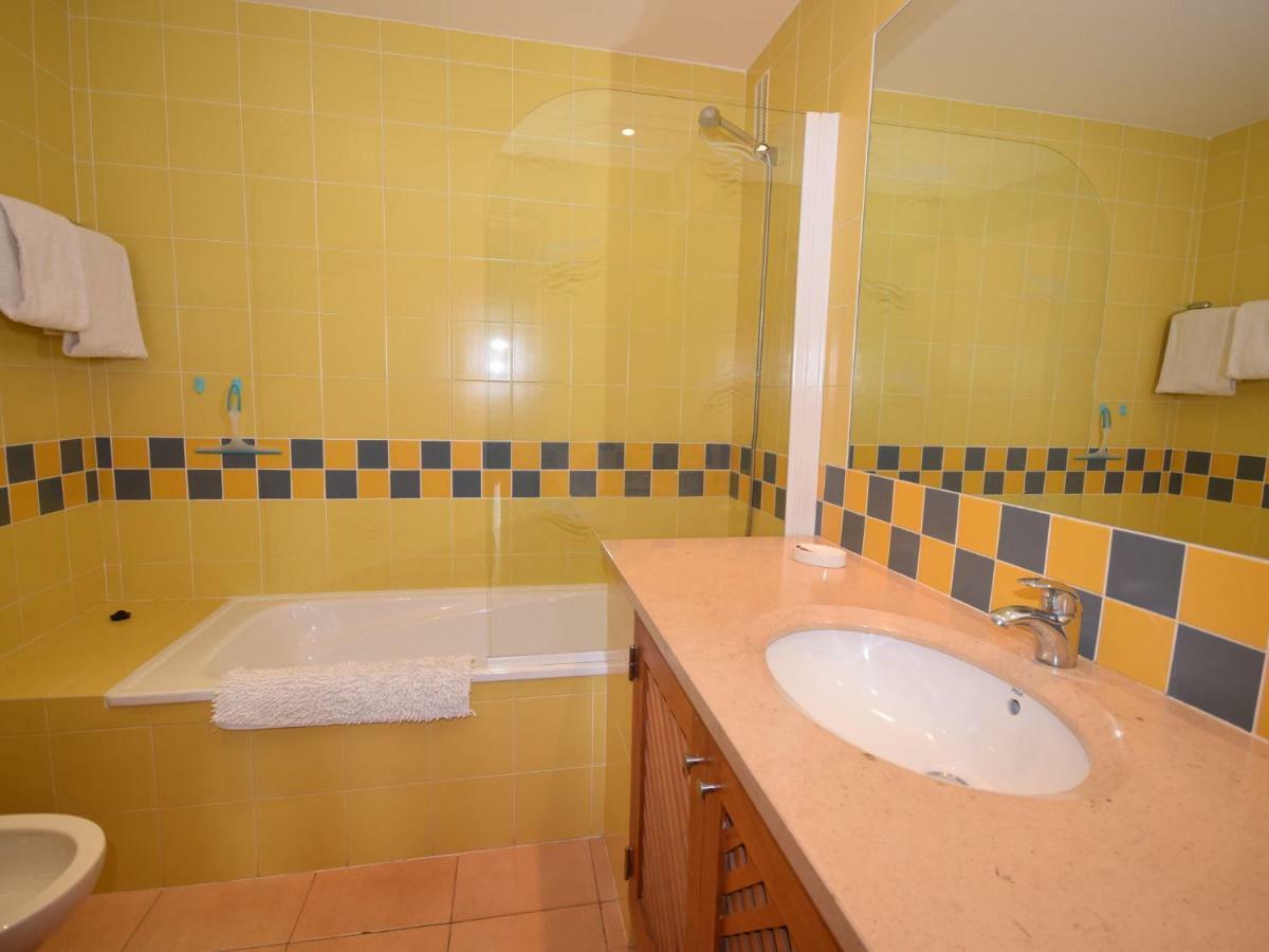 Elegant In 400 M From The Apartment *